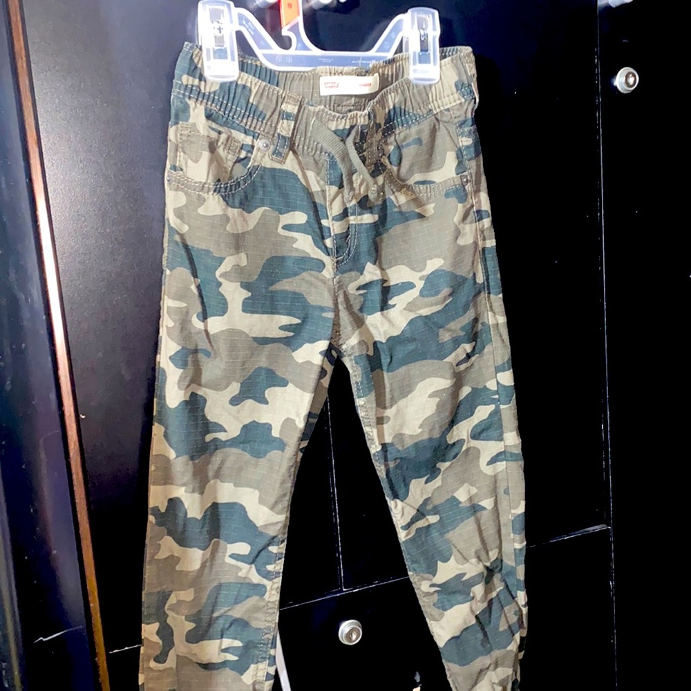 Levi’s jogger zise 6 boys